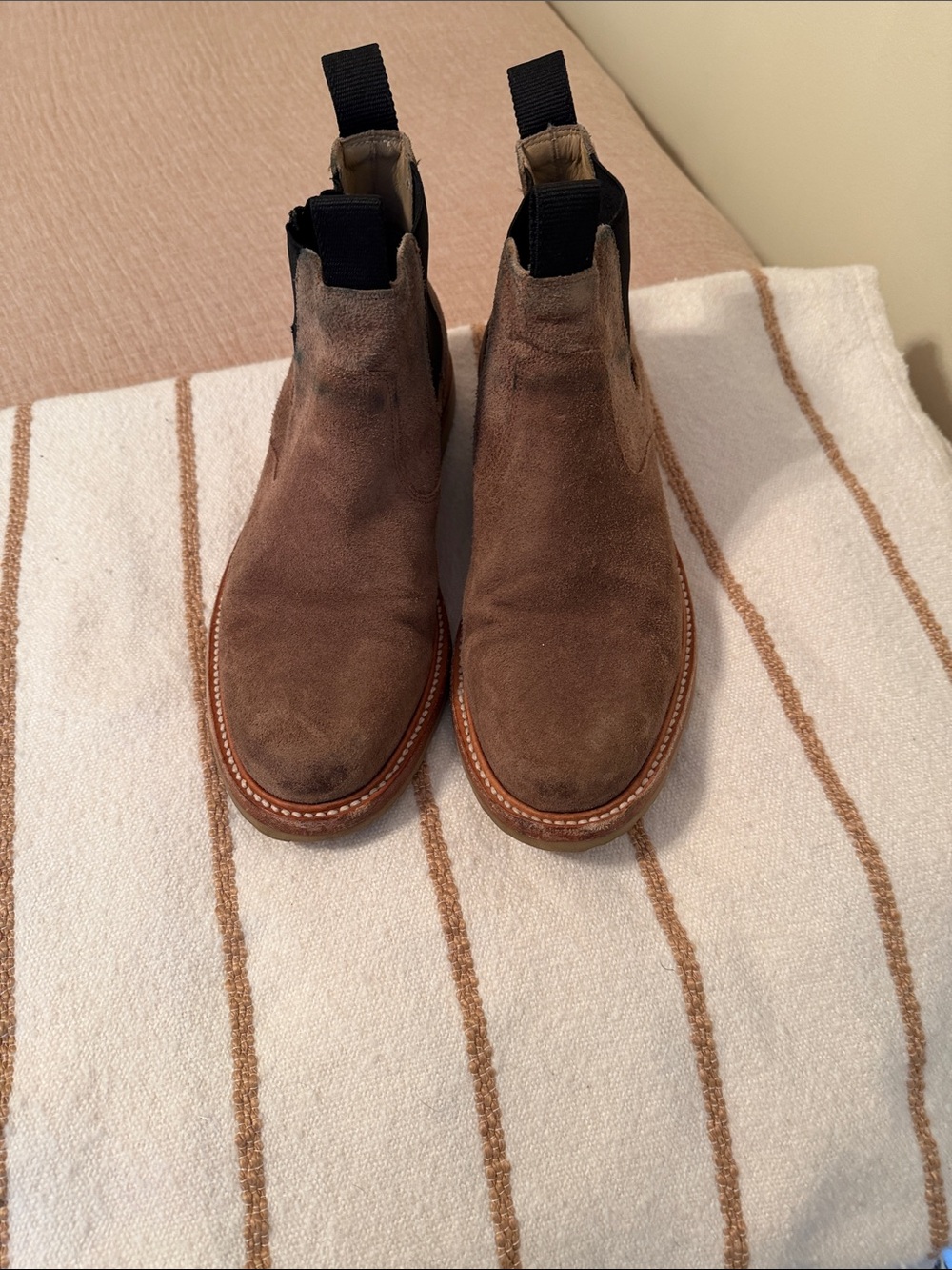 Men's Suede Chukka Boots in Brown with Elastic Gusset